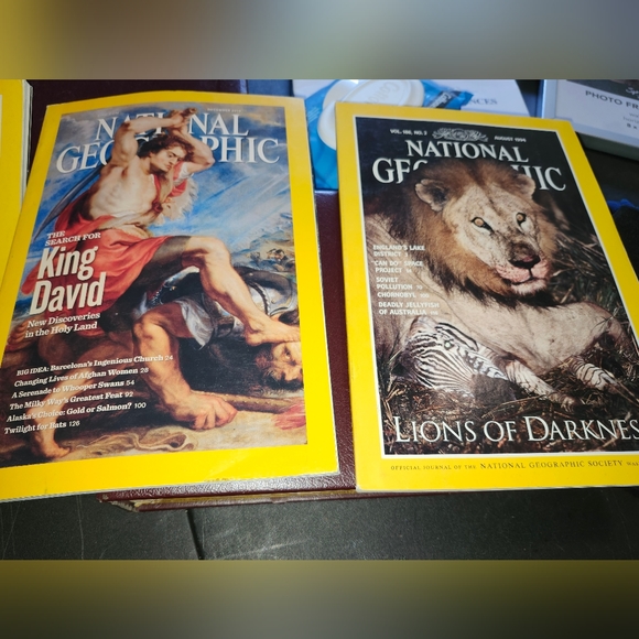 Random National Geographic Magazines - Picture 5 of 12